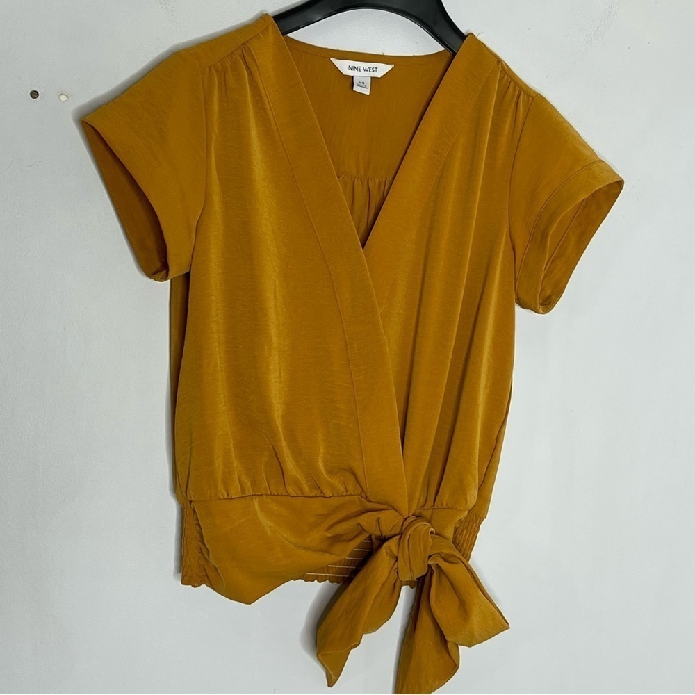 Nine West Size XS Mustard Yellow Surplice Tie Blouse Short Sleeve - Picture 1 of 4